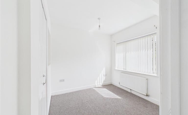 Flat to let 