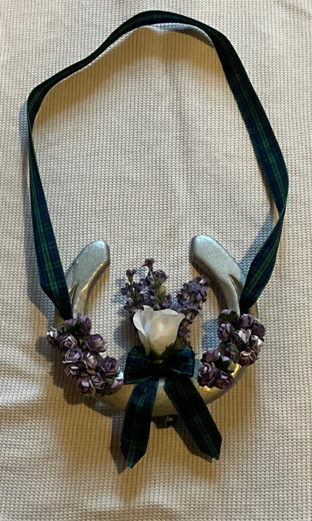 SCOTTISH HAND MADE BESPOKE horse shoe decor. Great for weddings, gifts 🎁 etc thanks.