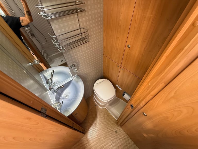 Burstner A647 6 Berth Sports Garage Fixed Bed 2005 Motorhome For Sale 