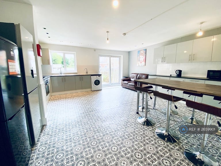 image for 7 bedroom house in Eagle Street, Leamington Spa, CV31 (7 bed) (#2659901)