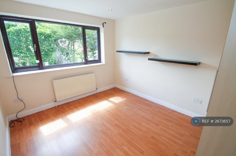 3 bedroom house in Carr Hill Grove, Calverley, Pudsey, LS28 (3 bed) (#2673657)