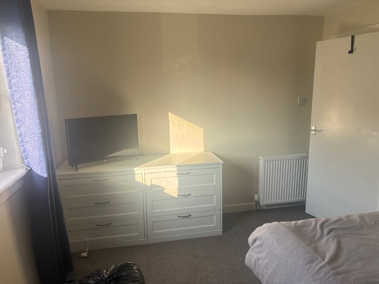 Room to rent £600 Monthly. 
