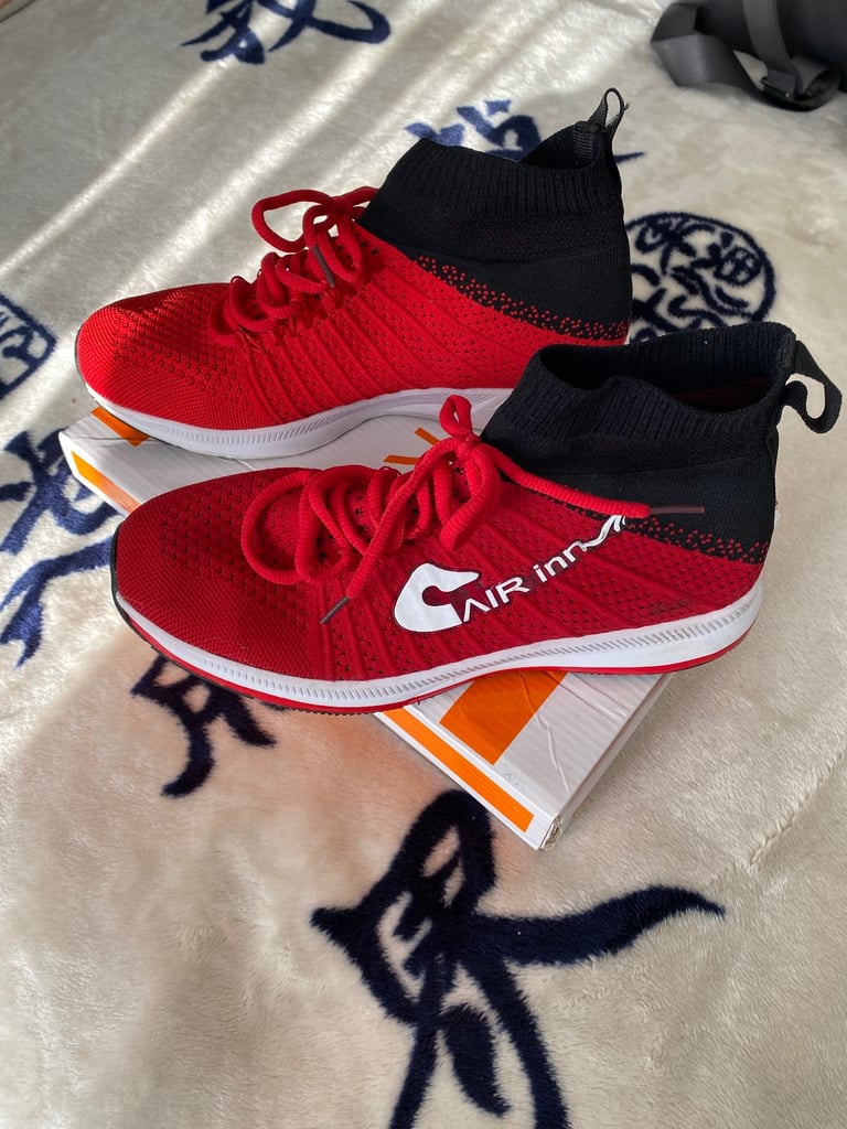 image for PRE-OWNED AIR INN TRAINERS SIZE ( 41 ) 