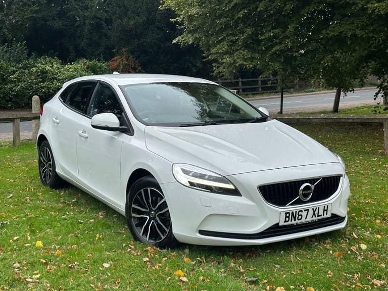 image for VOLVO V40 2.0 Momentum D2 2017