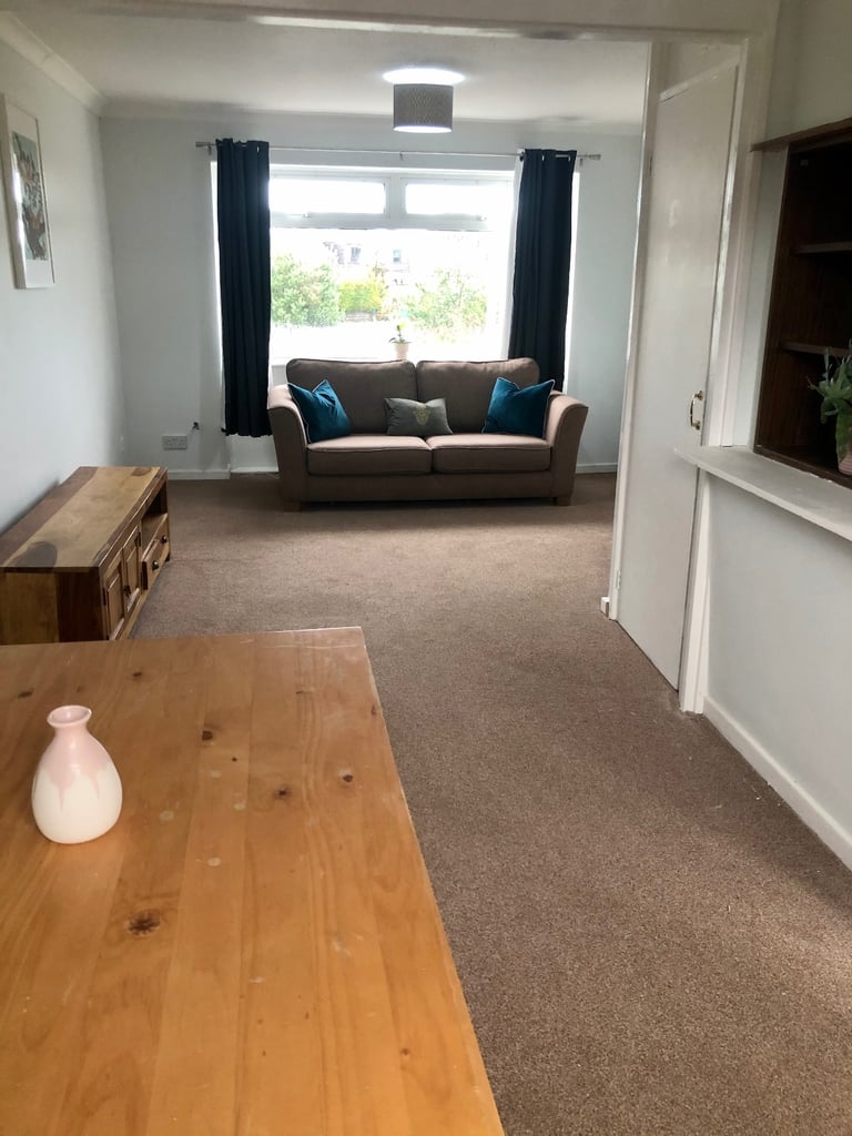 Two bedroom + box room house to let in Pumpherston