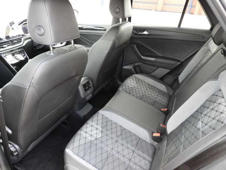 2025 Volkswagen T-Roc 1.5 TSI R-Line SUV 5dr Petrol Manual Euro 6 (s/s) (150 ps) HATCHBACK Petrol...