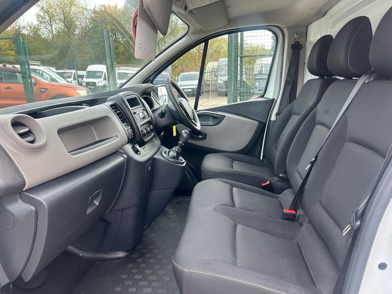 2019 Renault Trafic 1.6 dCi 27 Business SWB Standard Roof Euro 6 5dr PANEL VAN Diesel Manual