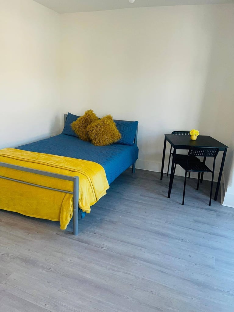 Spacious and Cosy Double Room for Rent in - UB4 8BE