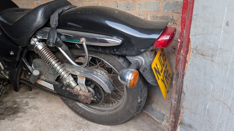 Suzuki, GZ, 2006, 124 (cc)