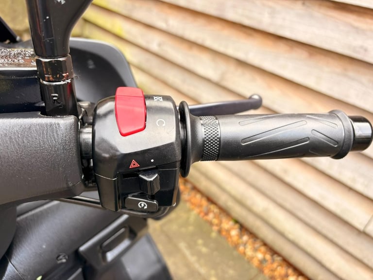 2010 / 10 Yamaha YP400 Majesty £1500 Silver 34049 miles.