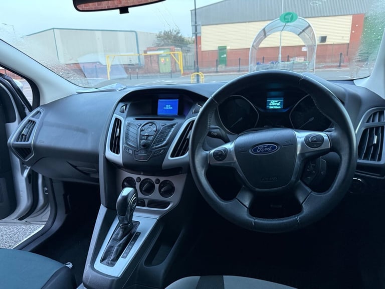  Ford Focus 1.6 Zetec Powershift Euro 5 5dr Petrol Automatic
