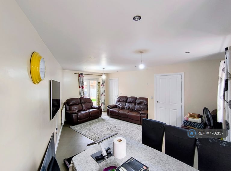 3 bedroom house in Oldmead Close, Harold Hill, Romford, RM3 (3 bed) (#1702157)