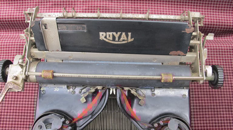 Antique Royal Typewriter (Made in America)