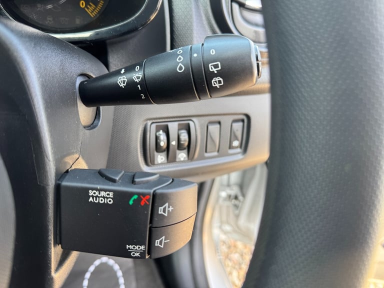 2014 Renault Clio 0.9 TCE 90 Expression+ Energy 5dr HATCHBACK Petrol Manual