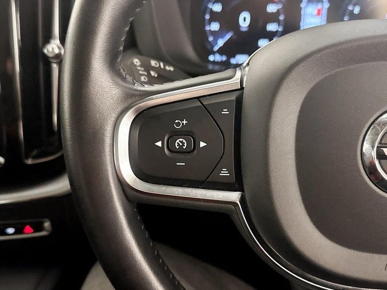 2020 Volvo XC60 2.0 B5 MHEV Momentum Auto Euro 6 (s/s) 5dr Automatic SUV Hybrid Automatic