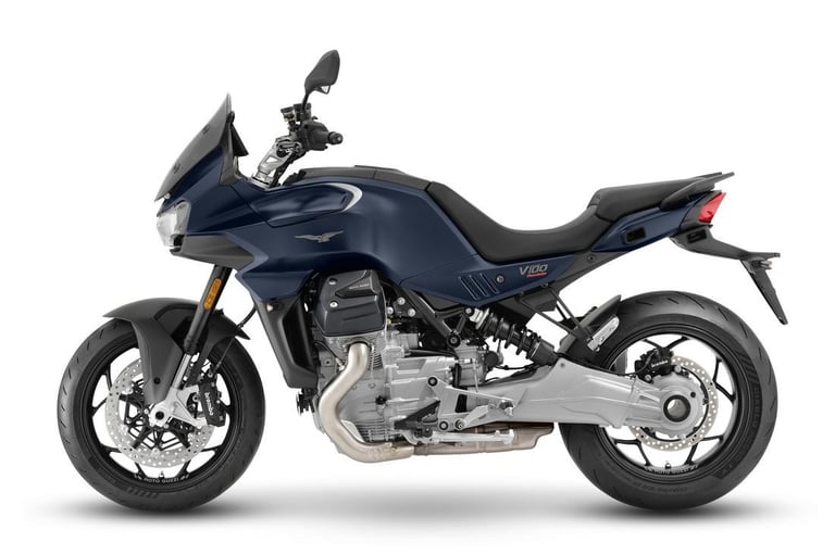 Moto Guzzi V100 MANDELLO, 2025 MODEL, FREE READY TO RIDE KIT, SAVING £2883. 