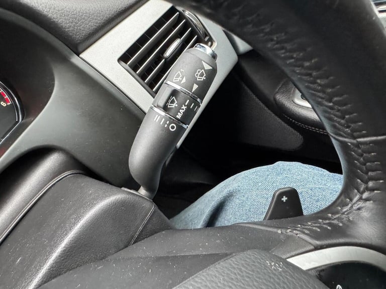 JAGUAR XF 2.2d Luxury Auto Euro 5 (s/s) 4dr 2011