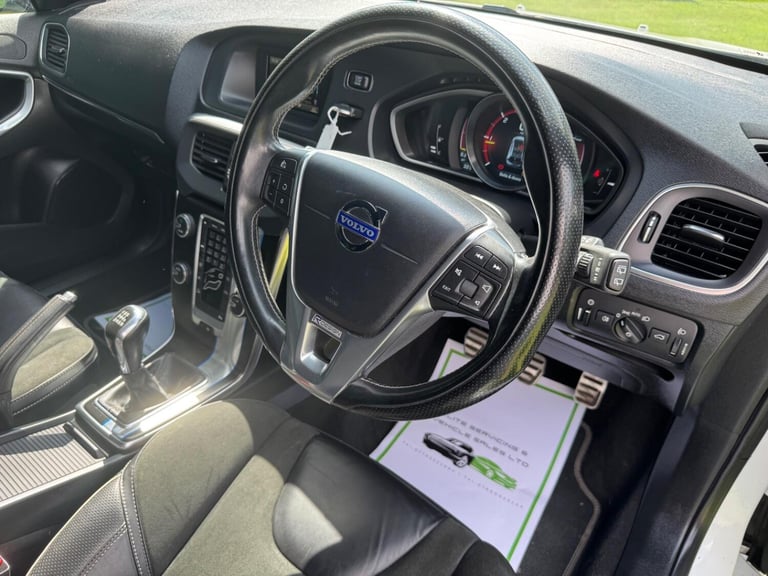 VOLVO V40 2.0 R-Design D4 2015