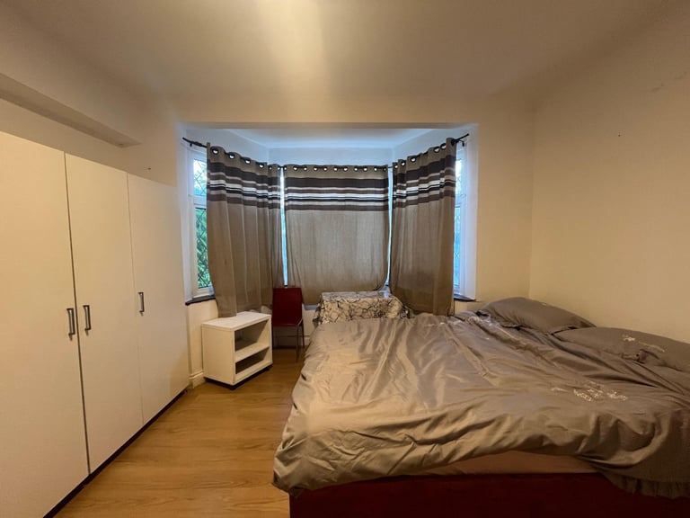 Self Contained studio flat in West Hendon
