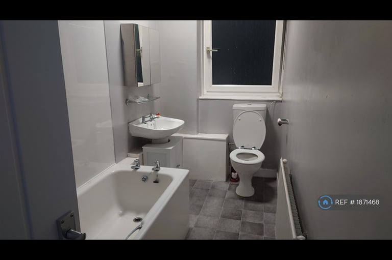 2 bedroom flat in Parkneuk Road, Glasgow, G43 (2 bed) (#1871468)