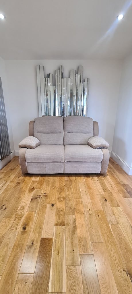 image for LAY Z BOY 2 SEATER AND MATCHING 2 X CHAIRS ..WE CAN DELIVER 
