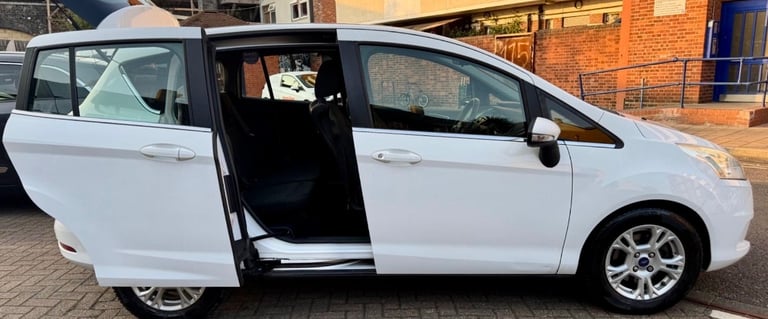 FORD B-Max 🐣🐣 1.0 16v Turbo ZETEC ECO-BOOST Facelift New shape model 100 bhp Hpi clear (2014 64)