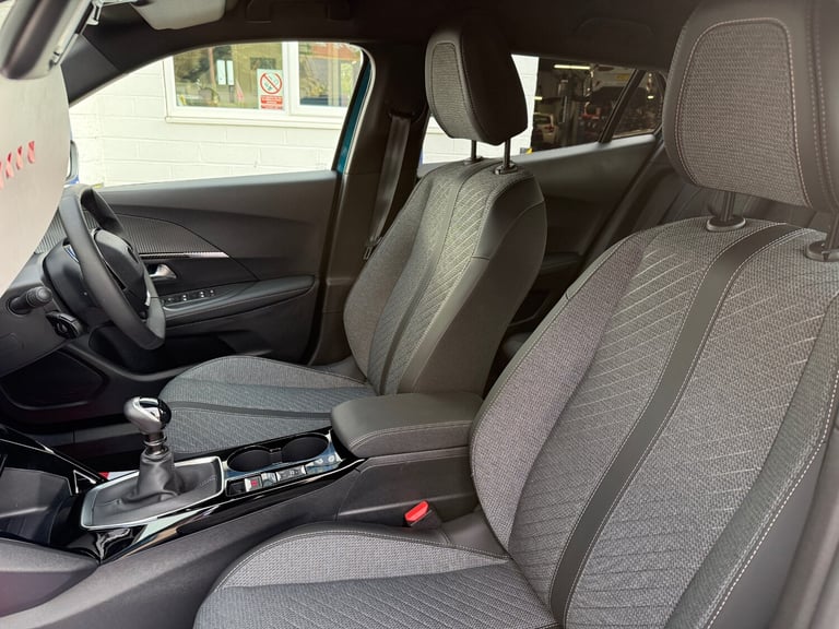 2025 Peugeot 2008 1.2 PureTech Allure 5dr ONLY 710 MILES, MAY 2028 WARRANTY,  HATCHBACK Petrol Ma...