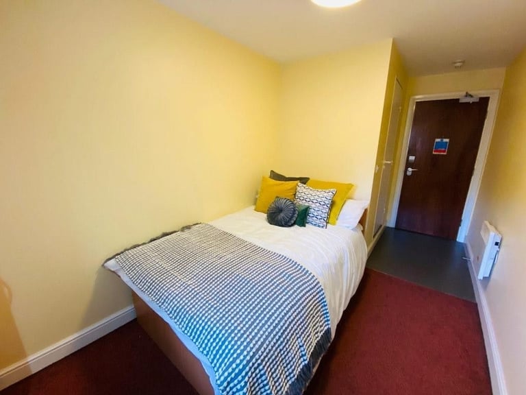 STUDENT ROOM TO RENT IN BRADFORD. DELUXE ENSUITE WITH PRIVATE ROOM
