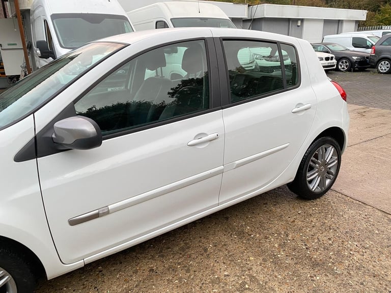 2012 Renault Clio 1.2 Dynamique TomTom Euro 5 5dr HATCHBACK Petrol Manual