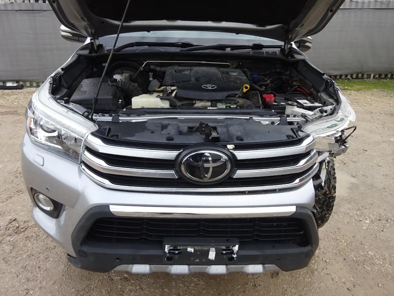 2016 66 REG TOYOTA HILUX INVINCIBLE D-4D 4WD DIESEL AUTO DAMAGED SALVAGE