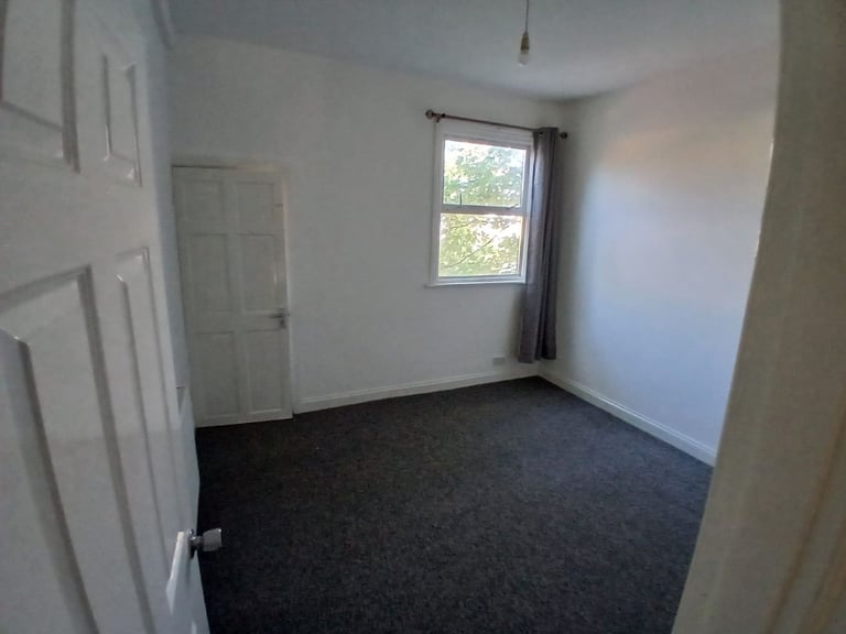 lovely three bedroom House for rent in East ham close to green street/east ham