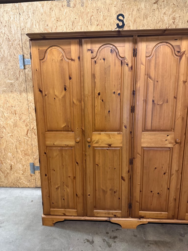 Ducal Pine Large Wardrobe 4 Door Hanging Rail & Shelves
