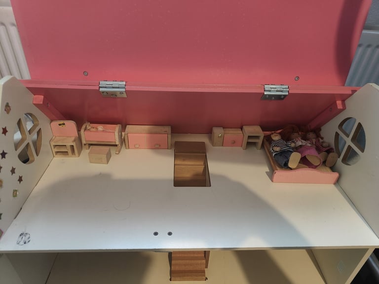Dolls house only £10