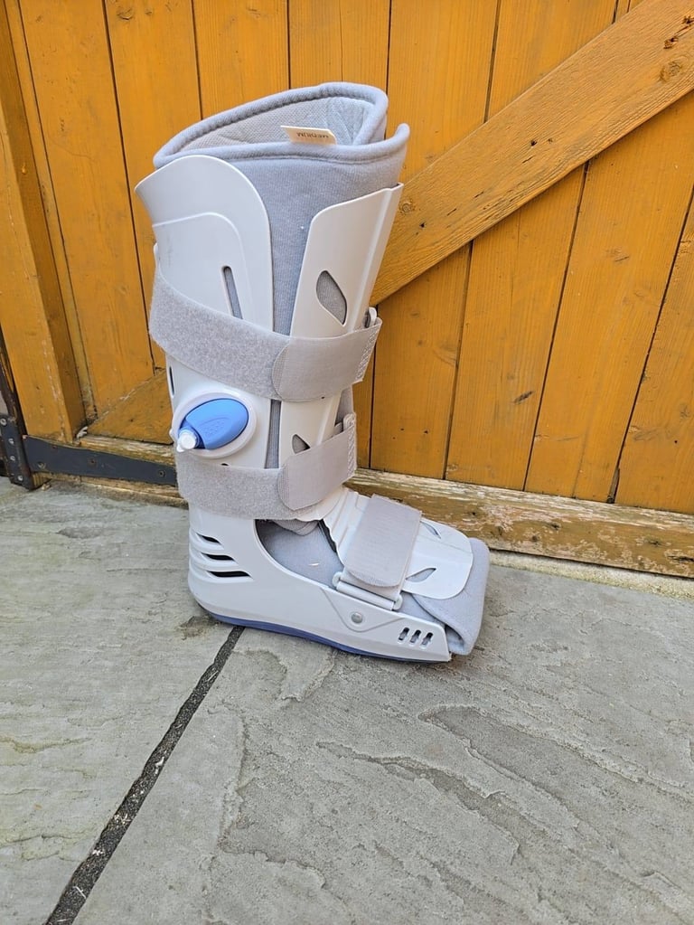Foot boot and crutches 