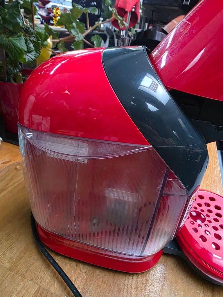 Bosch Tassimo Vivy 2 Red Coffee Pod Machine. Auto Hot Drink Chocolate expresso Latte Barista maker