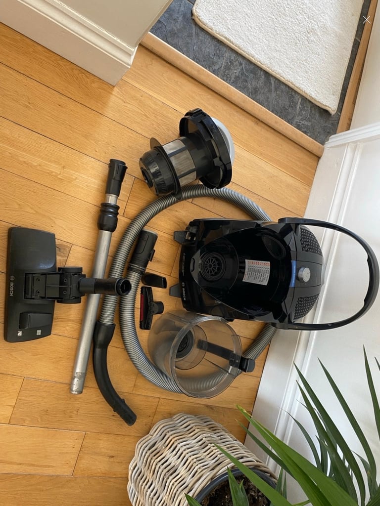 Bosch GS60, bagless vacuum cleaner (collect near junction 35 off M1)