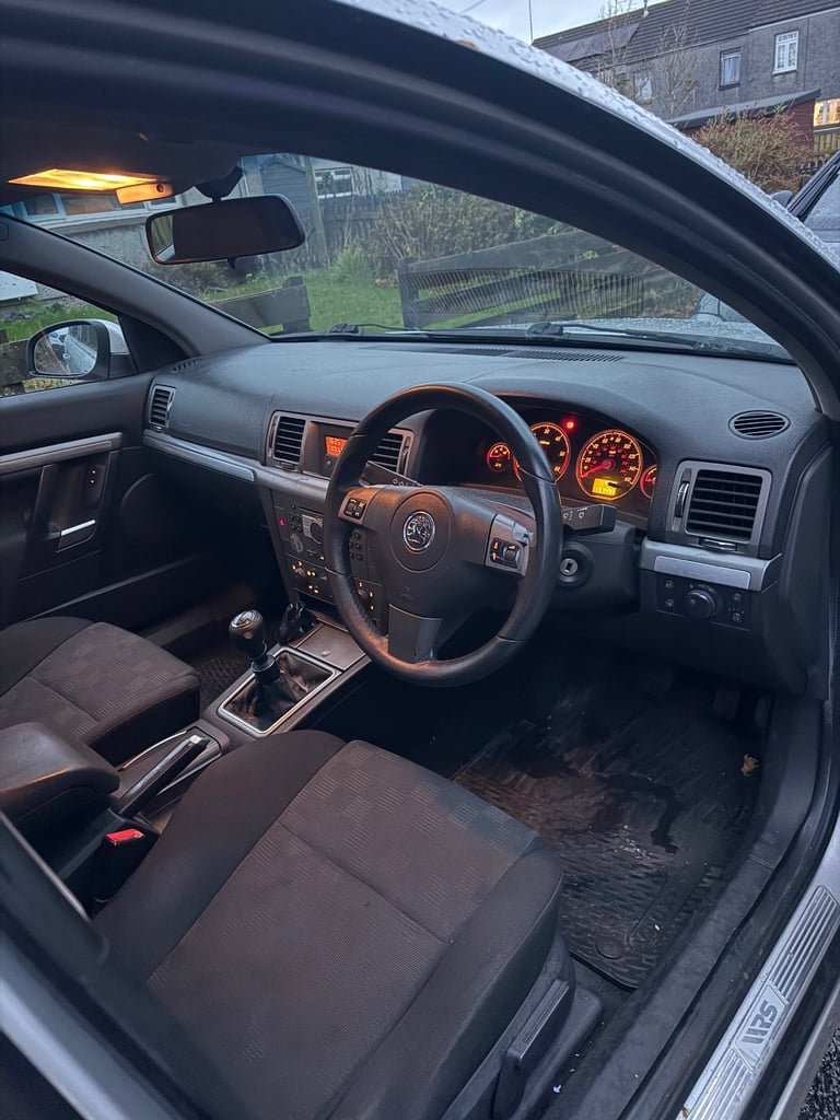 Vauxhall, VECTRA, Hatchback, 2005, Manual, 1910 (cc), 5 doors
