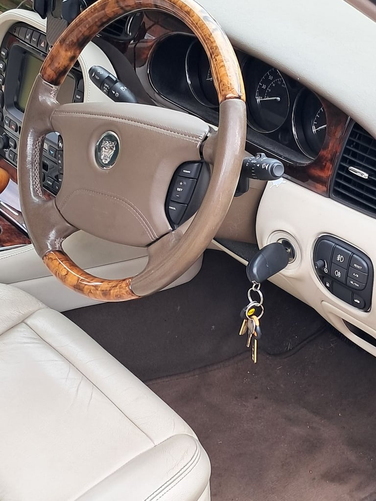 Jaguar XJ 350 SE 3.0 Petrol V6, Metallic Jaguar Racing Green, Full year no advisory MoT