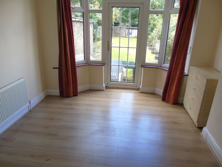 Very large 3 bedroom house for rent in the heart of Enfield EN8! Viewings start now