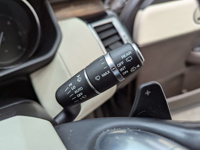 2017 Land Rover Discovery 2.0 Discovery HSE SD4 Auto 4WD 5dr SUV Diesel Automatic