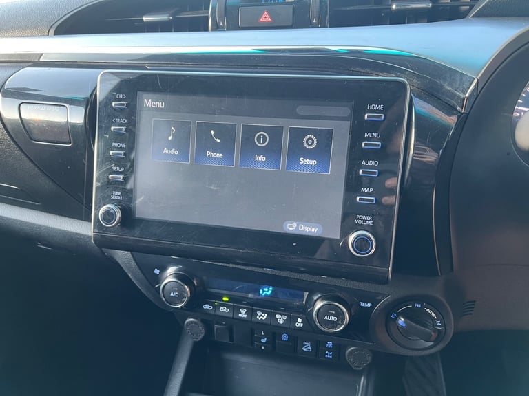 TOYOTA HILUX 2.4 D-4D 150PS INVINCIBLE AUTOMATIC 4X4 PICKUP 71 REG 61,200 MILES