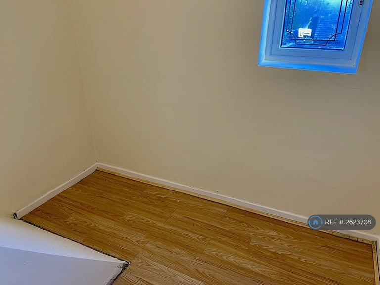 1 bedroom flat in Wilmslow Road, Handforth, Wilmslow, SK9 (1 bed) (#2623708)