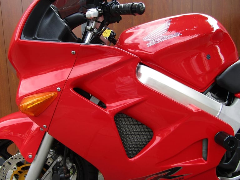HONDA VFR 800 * LOW MILEAGE 12,000 * WITH BOX * AMAZING CONDITION *YEARS MOT *
