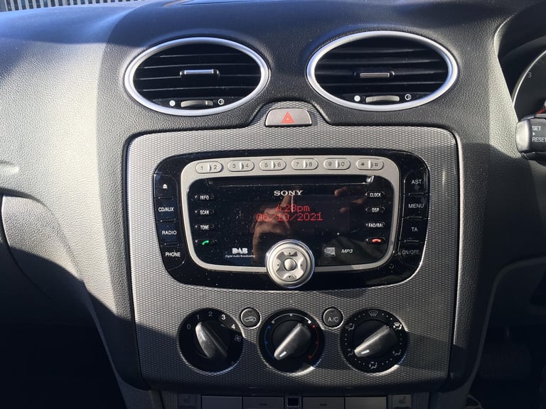 2010 Ford Focus 1.6 Titanium 5dr HATCHBACK Petrol Automatic
