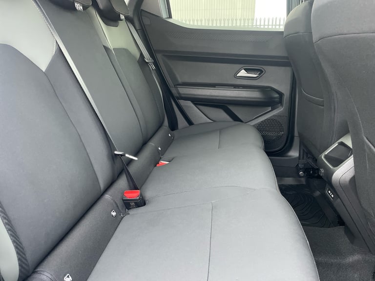 2025 Dacia Duster 1.6 Hybrid Extreme Automatic SUV/Crossover Hybrid Automatic