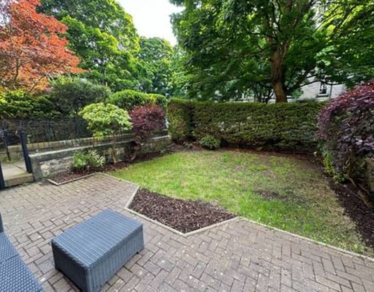 Beautiful Room Available Near Marchmont and Meadows! 