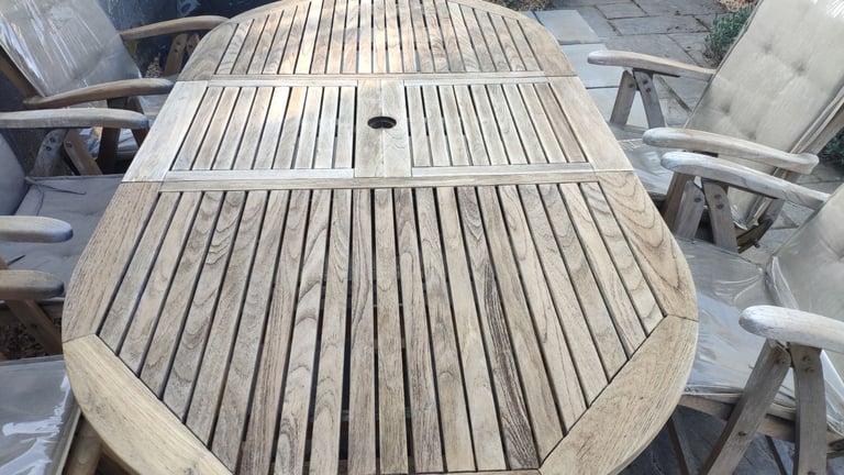 Extendable Winchester Collection Solid Teak  Garden Table & 5 Reclining Chairs & Cushions.