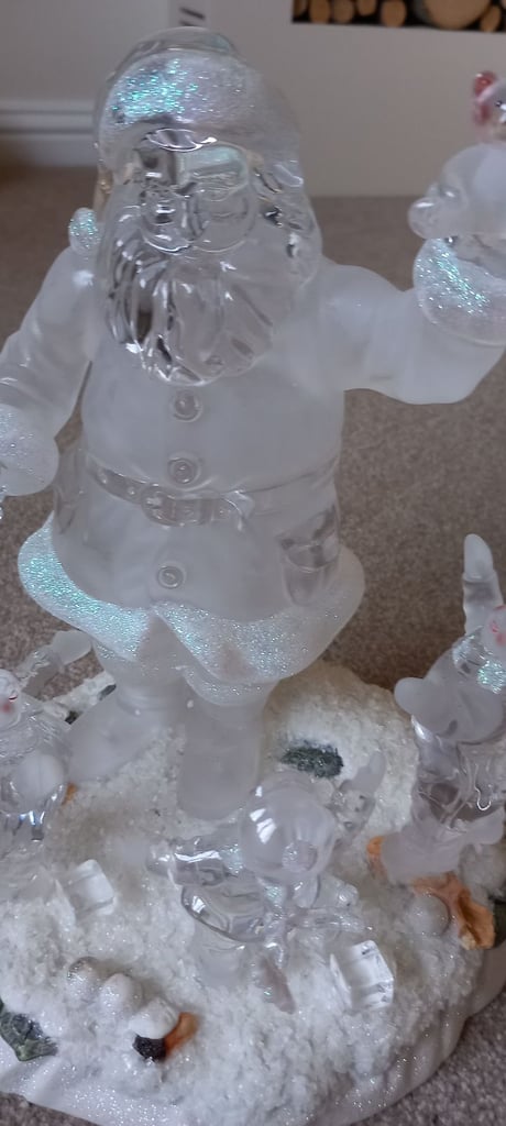 LED COLOUR CHANGING SANTA SCENE