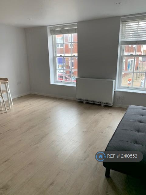 1 bedroom flat in Market Hill, Buckingham, MK18 (1 bed) (#2410553)