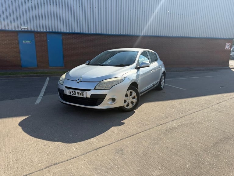 2010 Renault Megane 1.6 16V Expression Euro 4 5dr HATCHBACK Petrol Manual - Image 8